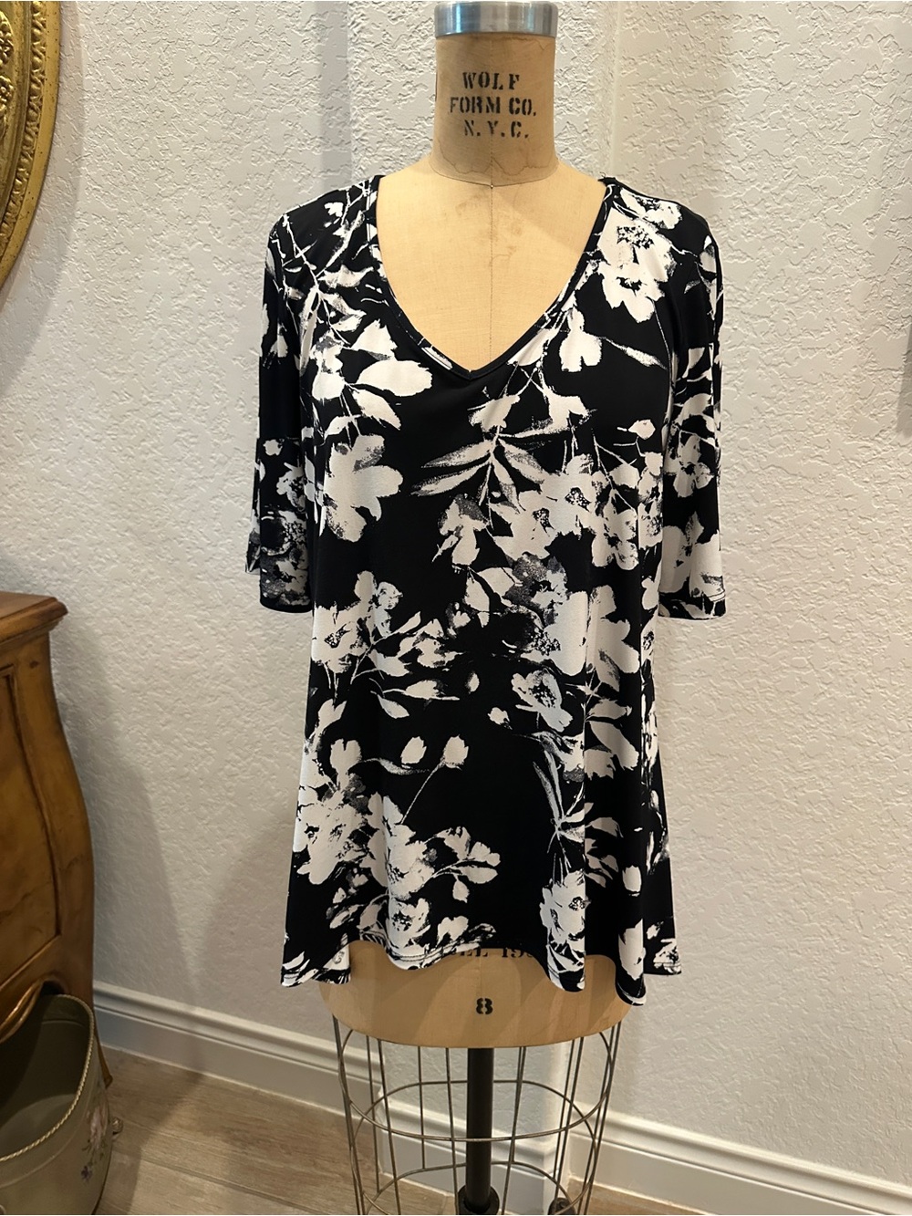 Karen Kane Black & White Floral V-Neck Tunic